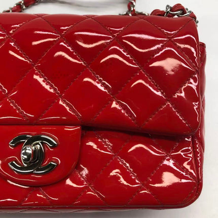 Chanel Classique Mini Rabat Cuir Verni Rouge Métal Argenté
