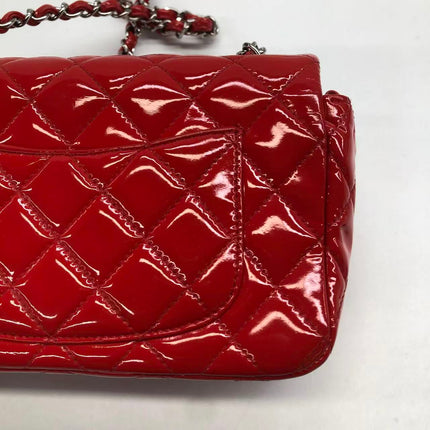 Chanel Classique Mini Rabat Cuir Verni Rouge Métal Argenté