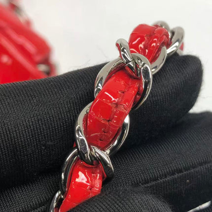 Chanel Classique Mini Rabat Cuir Verni Rouge Métal Argenté