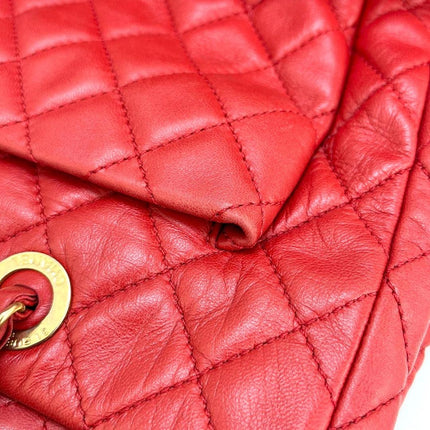 Sac cabas Chanel Grand Shopping Tote en cuir caviar bordeaux, taille GM, finitions argentées