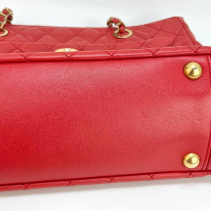Sac cabas Chanel Grand Shopping Tote en cuir caviar bordeaux, taille GM, finitions argentées
