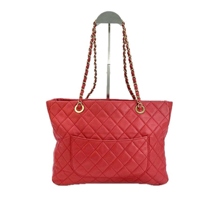 Sac cabas Chanel Grand Shopping Tote en cuir caviar bordeaux, taille GM, finitions argentées