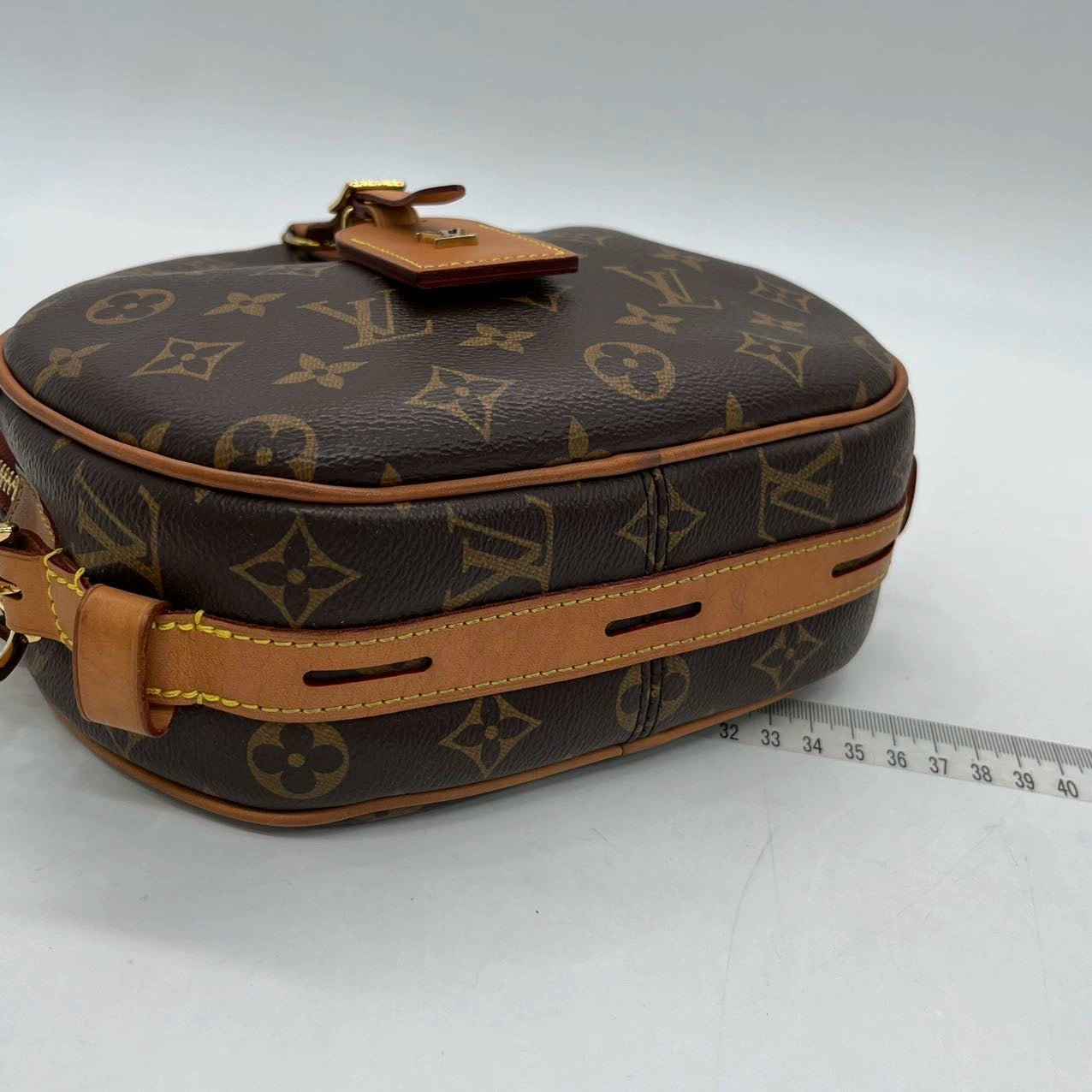 Louis Vuitton Boîte Chapeau Souple Leather Crossbody Bag MM – Luxbags
