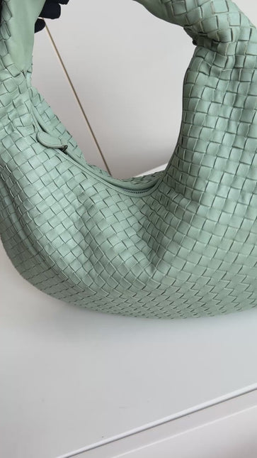 Sold Bottega Veneta Veneta Hobo Medium Green Intrecciato Leather Bag 41cm