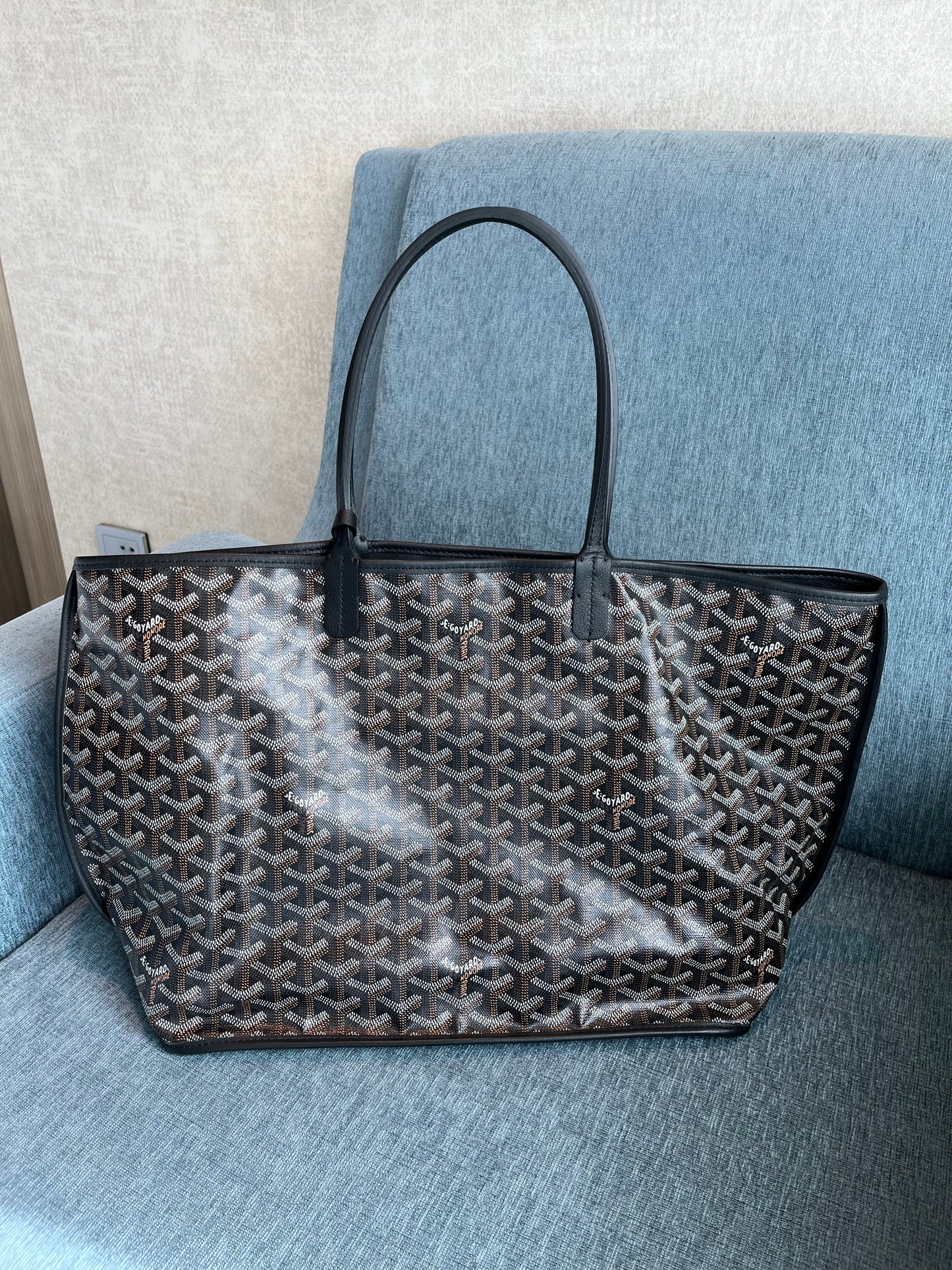 Sold Goyard Anjou Tote GM black leather reversible